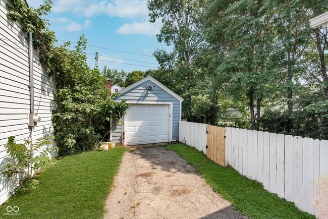 Building Photo - 1414 E 46th St