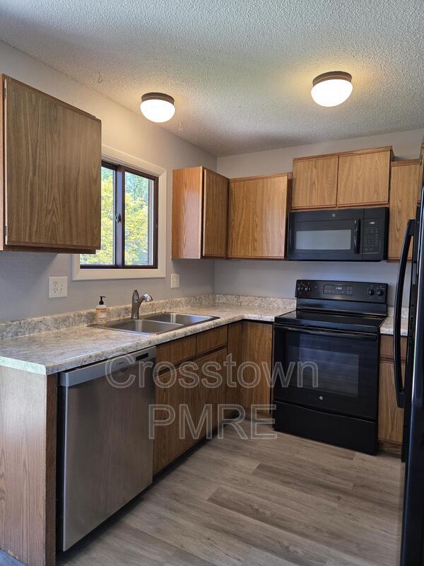 Building Photo - 4973 W 8th Street Rd