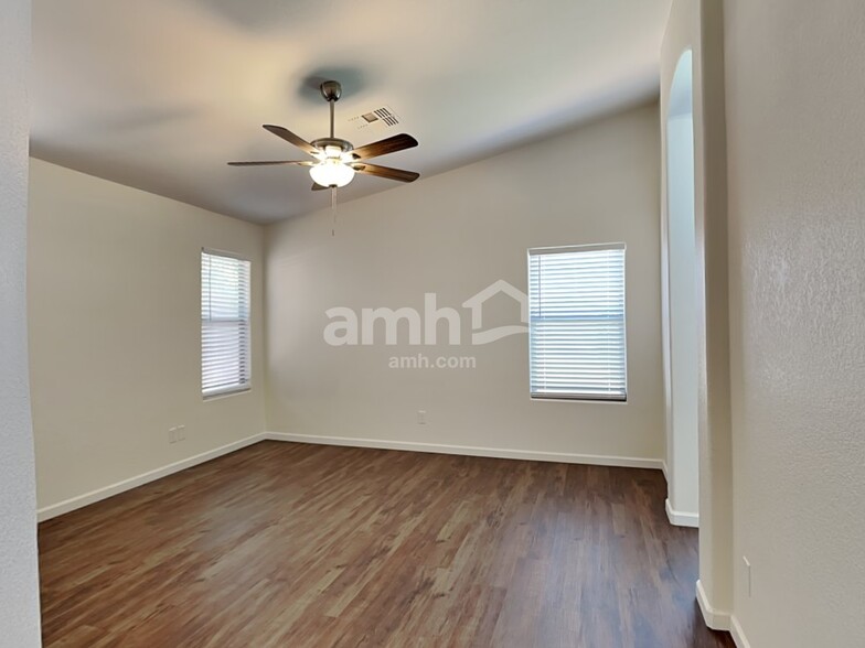 Building Photo - 7818 S 46th Dr