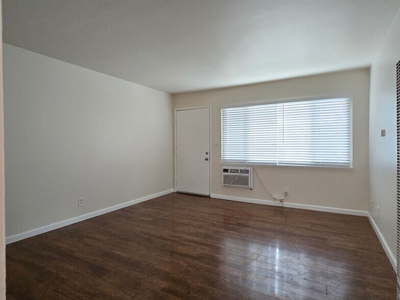 Building Photo - 511-523 E Reed St