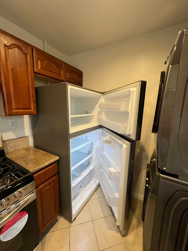 Building Photo - 4325 W 135th St