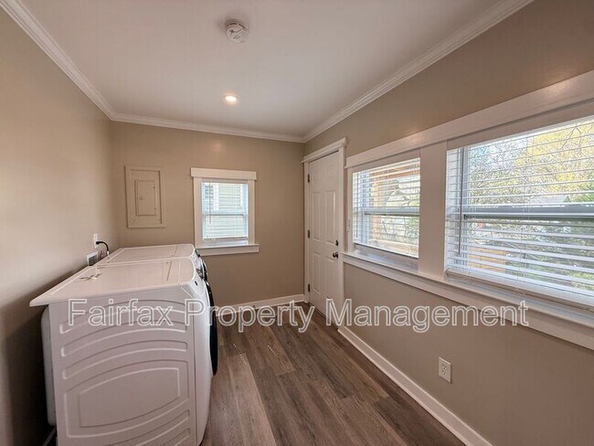 Building Photo - 919 Washington St