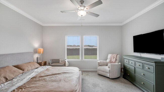 Building Photo - Like-new 4BR/3BA home in desirable St. Cla...