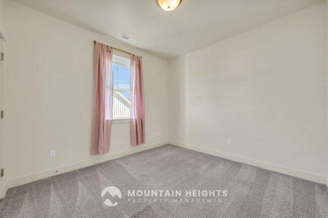 Building Photo - 607 Sawback Ln