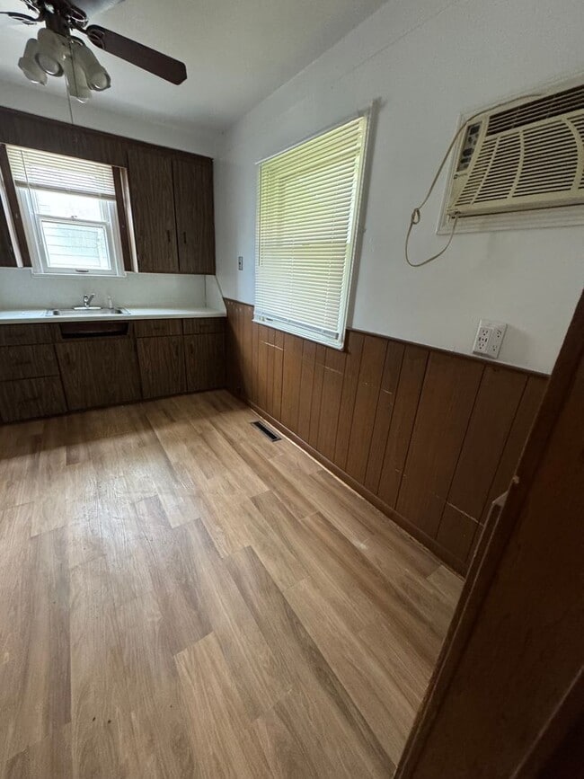 Building Photo - 2 Bedroom Home In Eastpointe