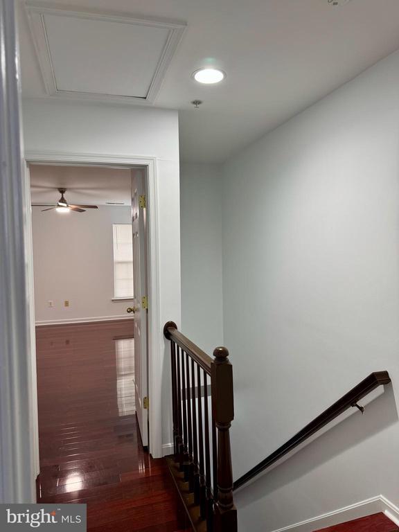 Building Photo - 601 Tivoli Rd
