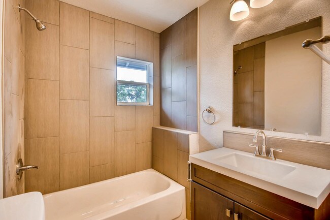 Building Photo - 1115 15th St