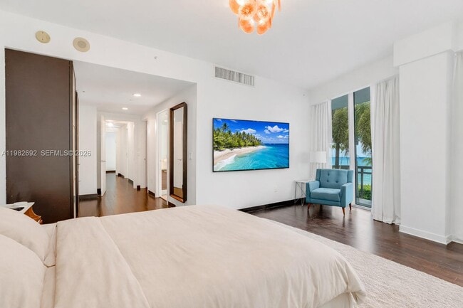 Building Photo - 2950 NE 188th St