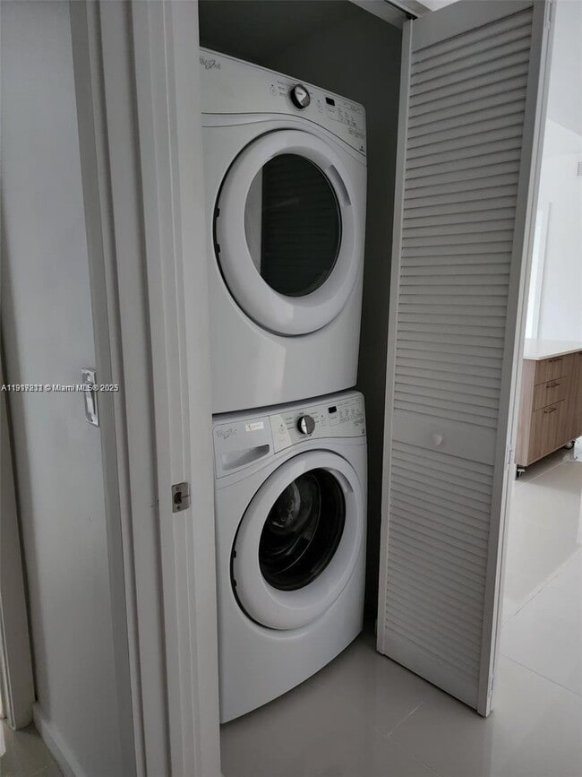 Building Photo - 5300 Paseo Blvd