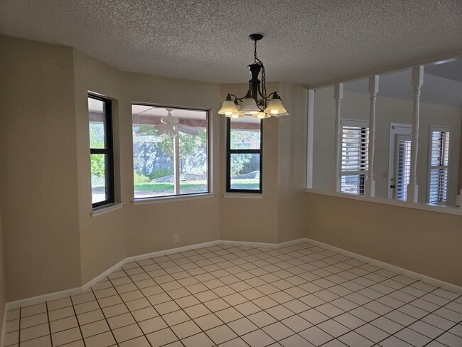 Building Photo - 6 Sunnygrove Dr