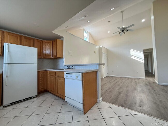 Building Photo - 51 Schneider Ave