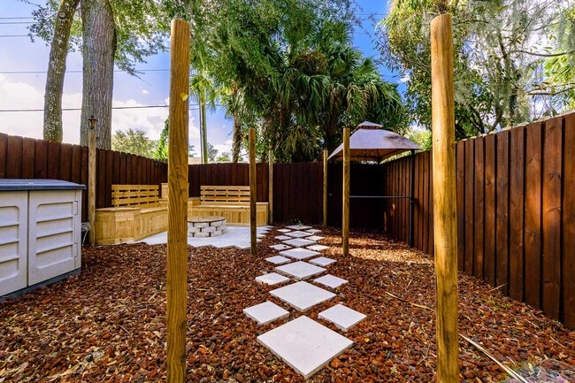 Building Photo - 14 Oakwood Park