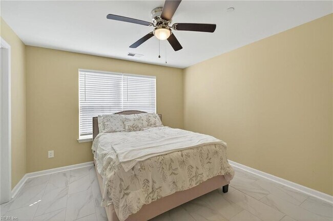 Building Photo - 1218 W Ocean View Ave