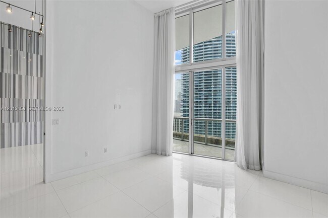 Building Photo - 475 Brickell Ave