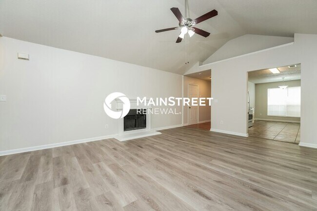 Building Photo - 3 Bedroom Pet-Friendly Home in Lithonia, GA with Main Street Renewal