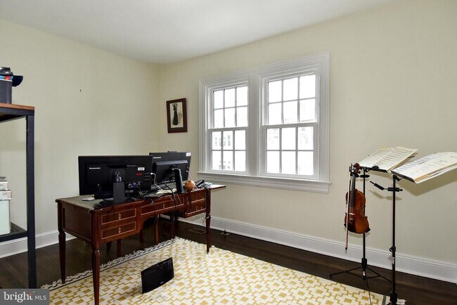 Building Photo - 2426 Observatory Pl NW