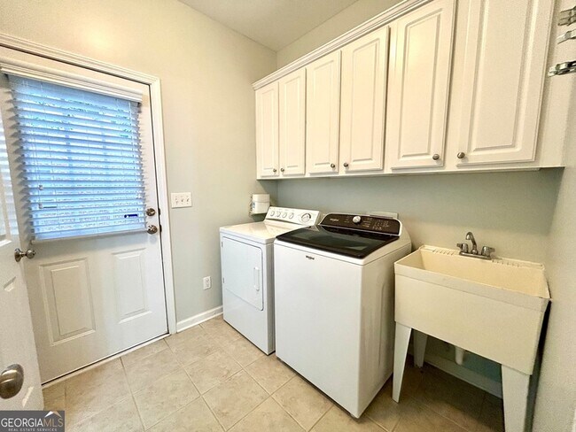 Building Photo - 4692 Wehunt Commons Dr