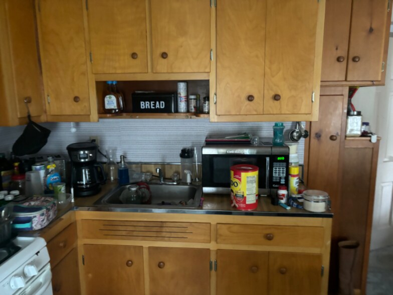 Building Photo - 58 Hendel Ave