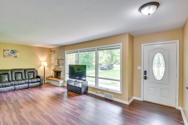 Building Photo - 4152 Sawyer Rd