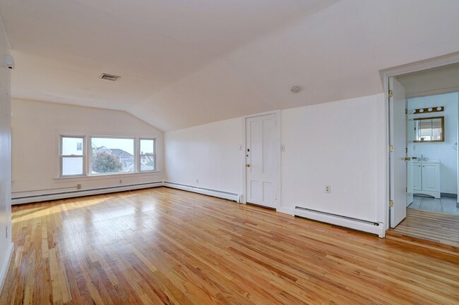 Building Photo - 83 Hawley Ave