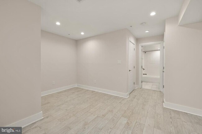 Building Photo - 614 I St NE
