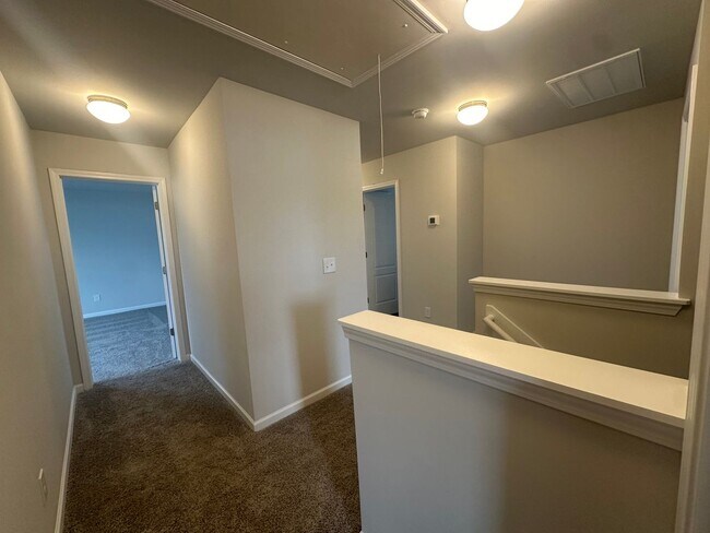 Building Photo - 191 Hornet Dr