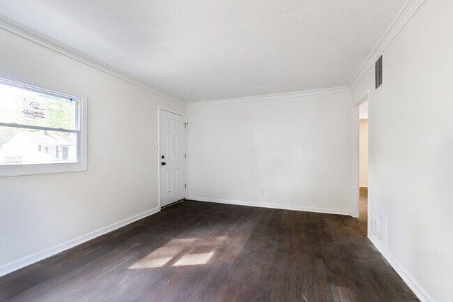 Building Photo - Charming 2BR Ranch Home with Modern Finishes and Spacious Yard