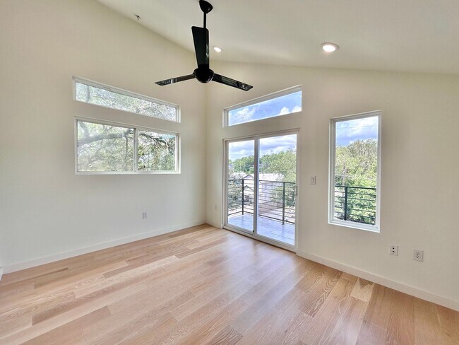 Building Photo - 1403 Cometa St