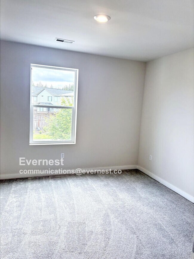 Building Photo - 33335 Crystal Ave SE