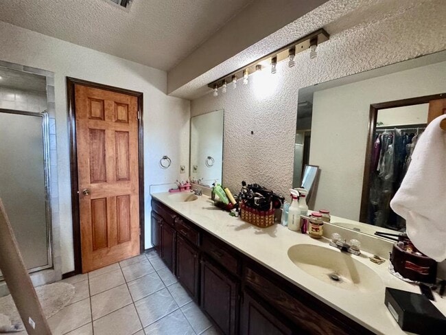 Building Photo - 2825 Tealwood Dr