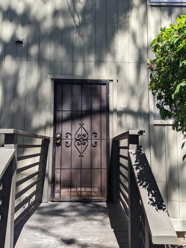 Building Photo - 105 Ascot Ct