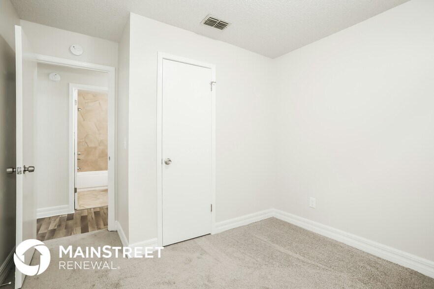 Building Photo - 3854 English Colony Dr S