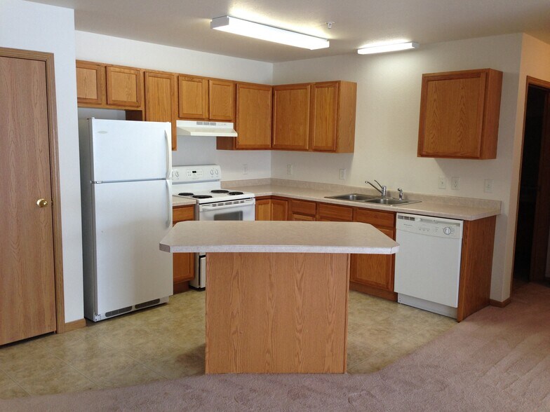 Primary Photo - Cedar Ridge Apartments