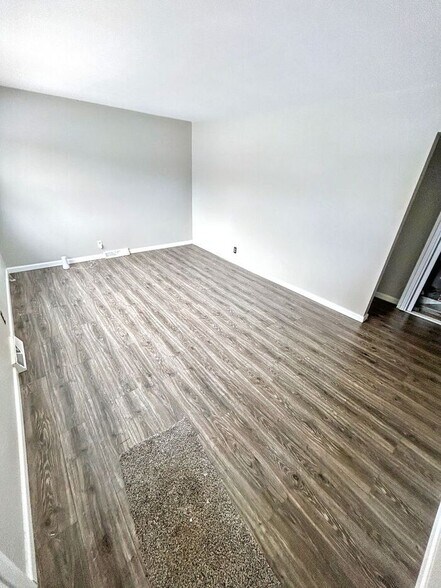 Building Photo - 5575 Winchelsea Dr