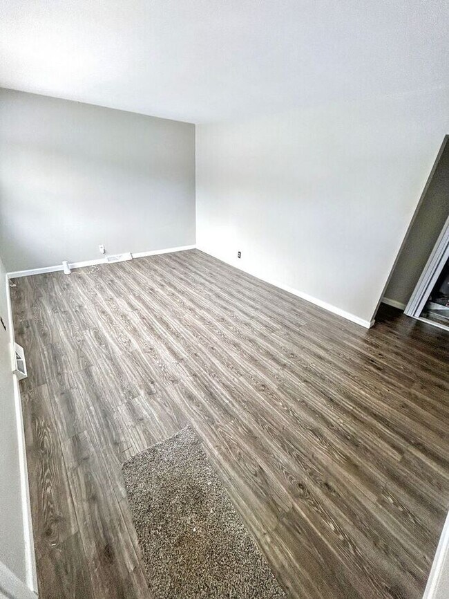 Building Photo - Charming 3-Bedroom Home with Modern Comfor...