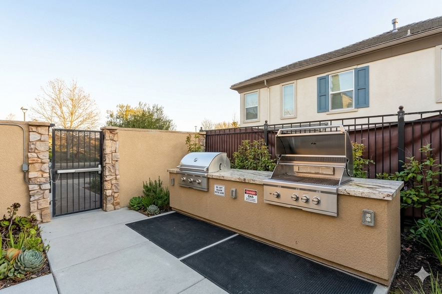 Barbeque - 3335 Central Pky