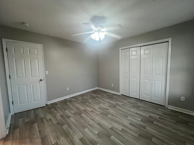 Building Photo - 1240 Inabinet Dr