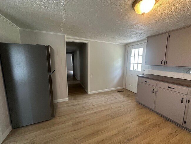 Building Photo - Welcome to the newly renovated gem located in the heart of Russellville, AR.