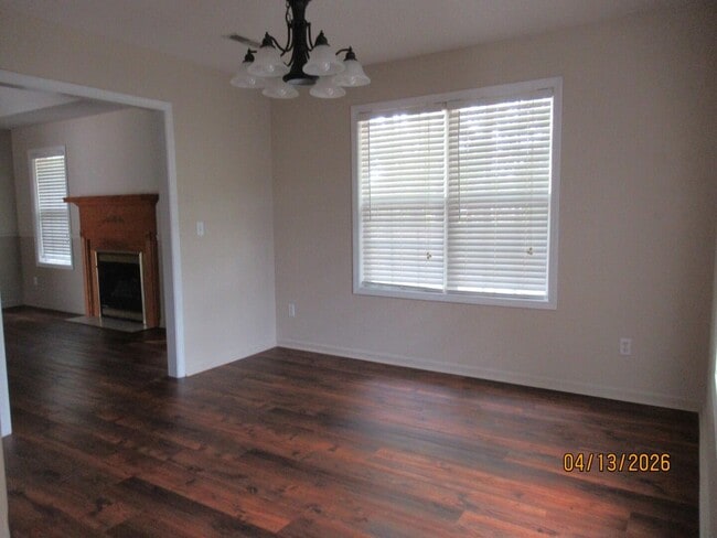 Building Photo - 3590 Oleander Dr