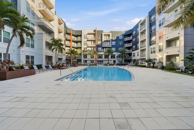 Building Photo - 1702 W Cleveland St