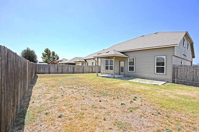 Building Photo - 2231 Hawk Dr