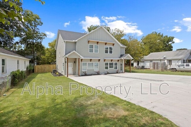Building Photo - 5 McDade St