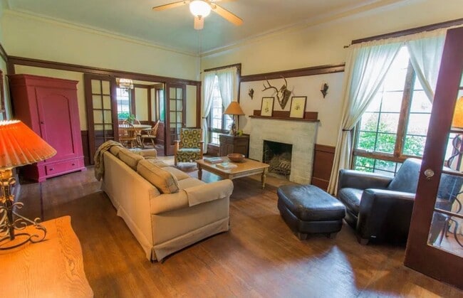 Building Photo - Beautiful Southside Los Banos Rental