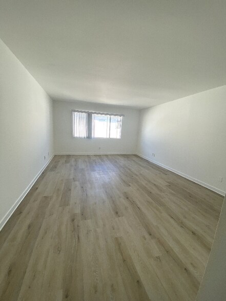 Building Photo - 5335 Yarmouth Ave