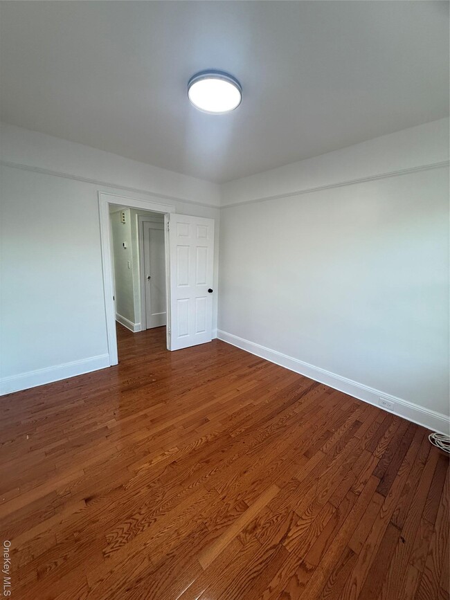 Primary Photo - 160-17 84th Rd