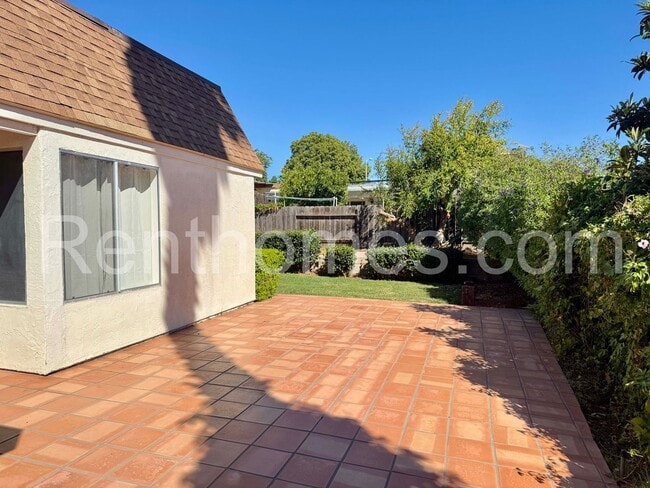 Building Photo - 1588 Rambla Puesta