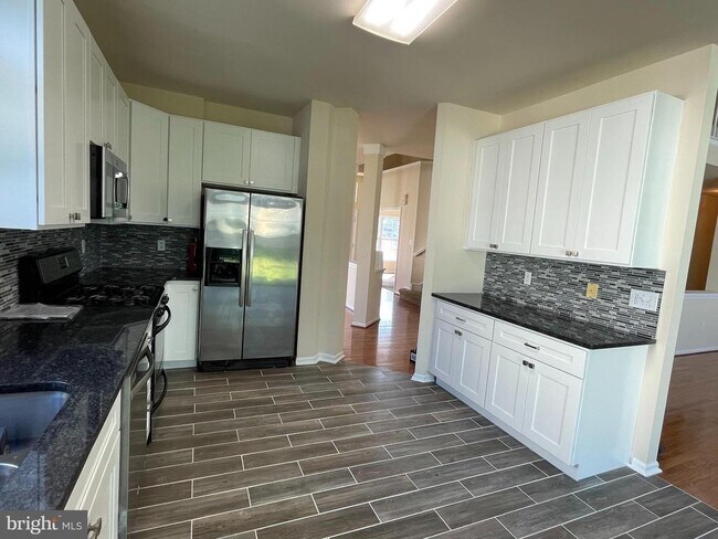 Building Photo - 106 Europa Blvd