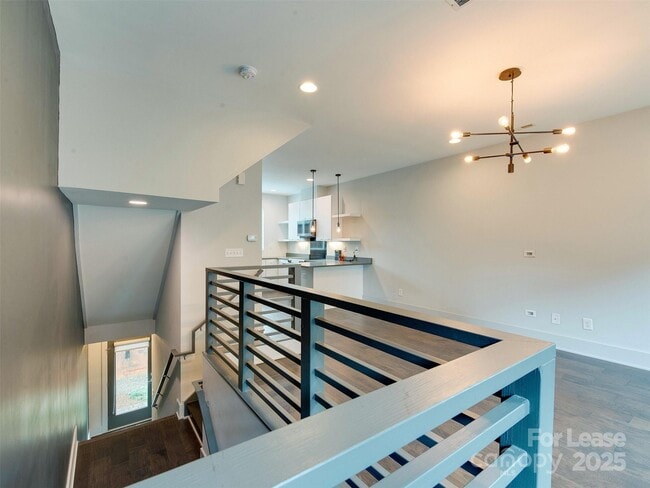 Building Photo - 225 Domain Way