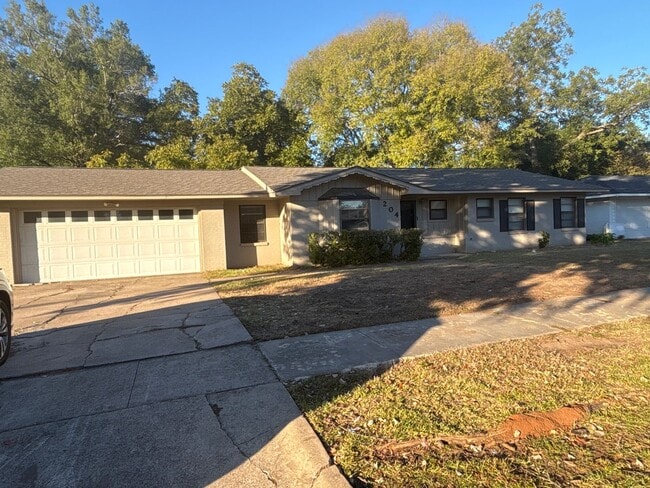 Building Photo - 204 Ridgecrest Dr