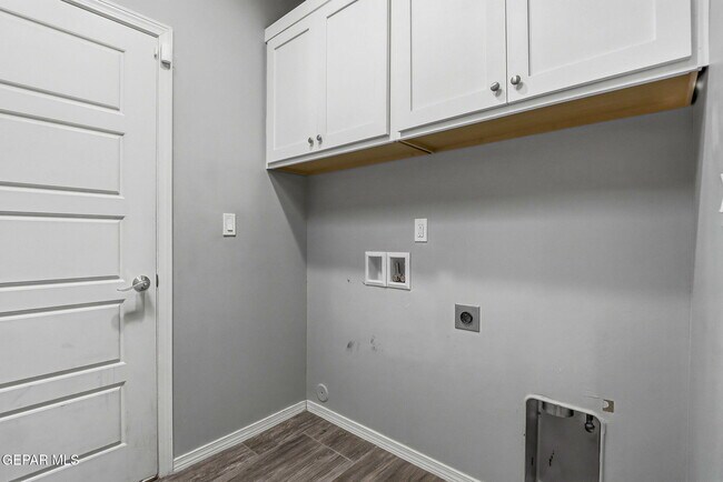 Building Photo - 13453 Coldham St